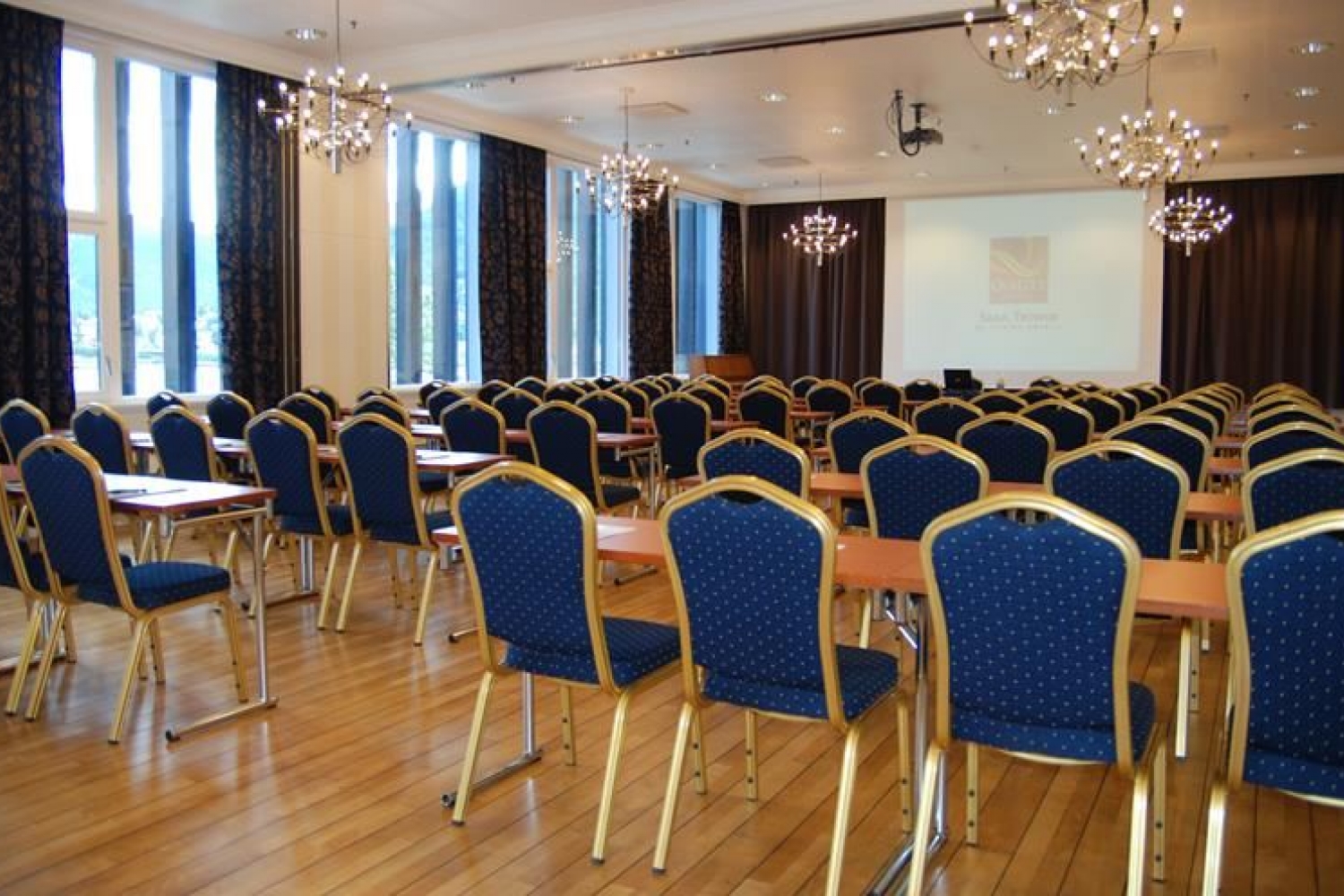 7 conference and banqueting rooms with a capacity of 180 people in the largest hall. Coffee/tea, fruits, cakes, ice cream and popcorn are available to all of our conference participants.
