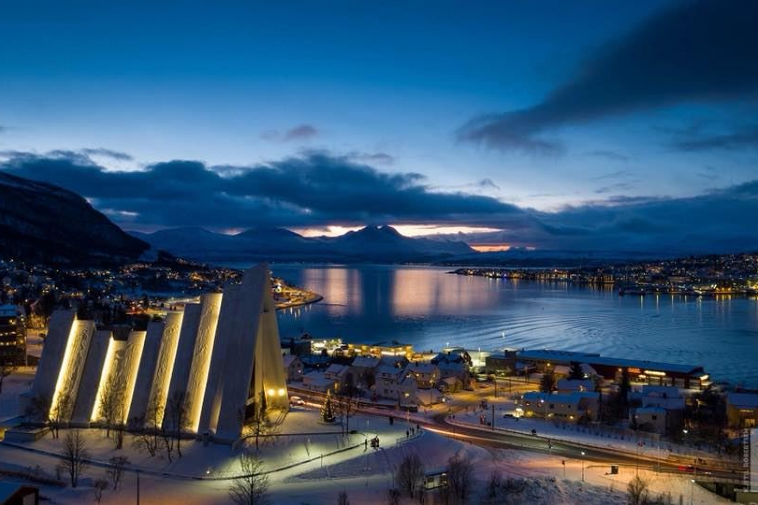 City Sightseing fra Tromsø med vår eco-vennlige Tesla Model X