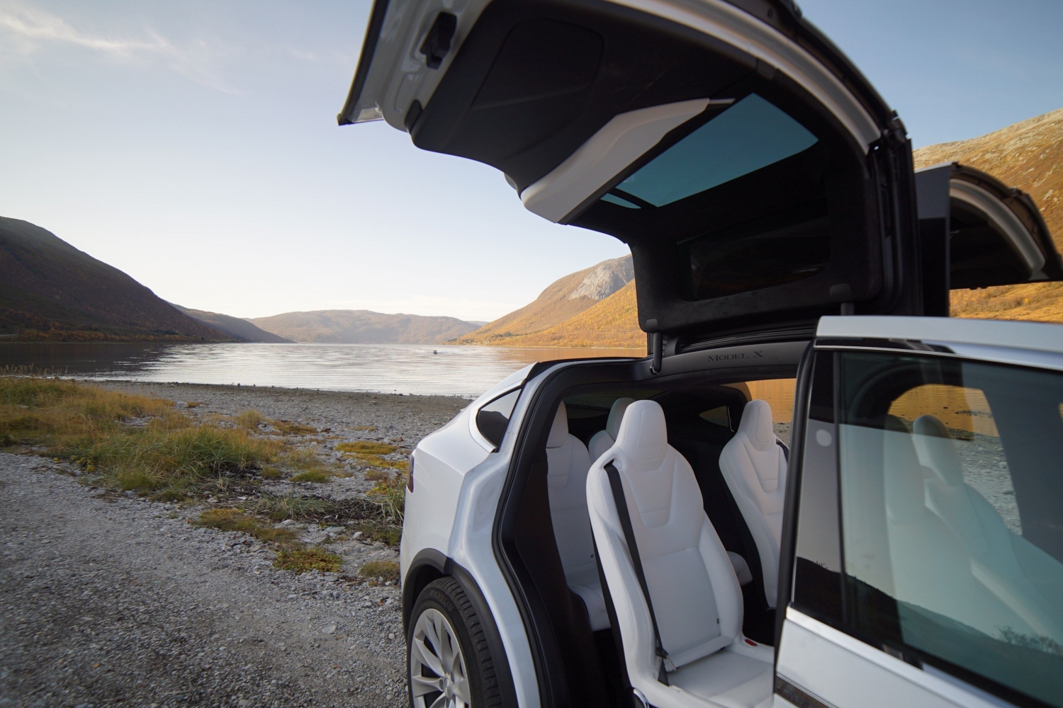 En vakker Midnattssol tur fra Tromsø med vår eco-vennlige Tesla Model X (AXMS)