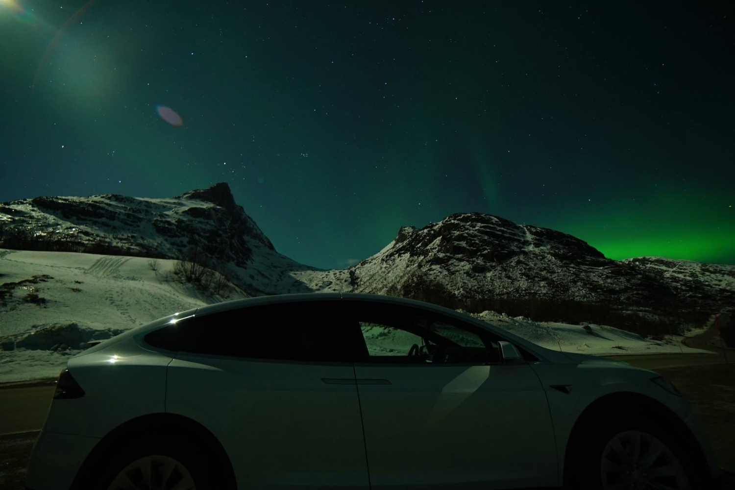 Nordlystur fra Tromsø med vår eco-vennlige Tesla Model X
