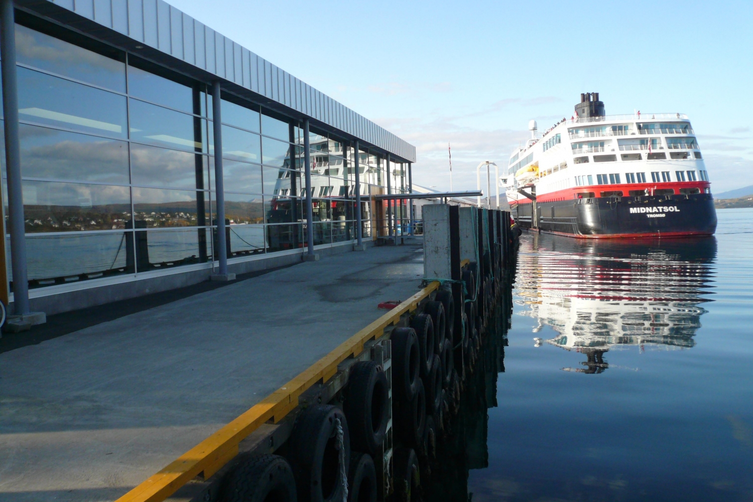 Hurtigruten nærmer seg Tromsø Havn