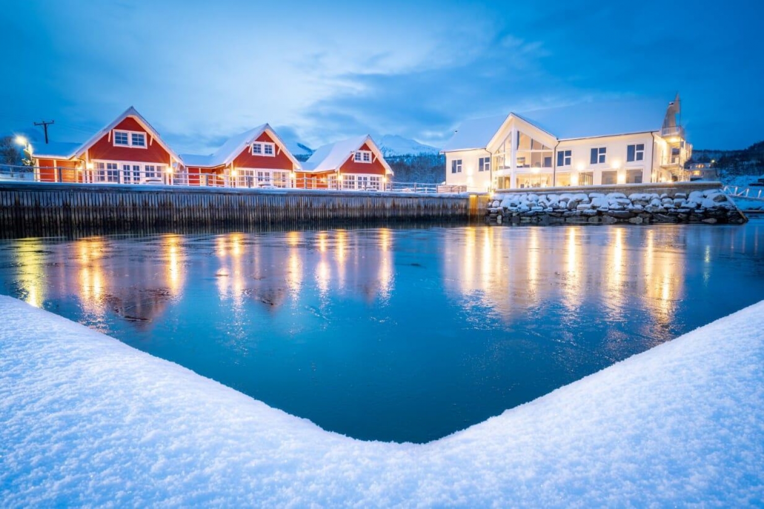 Senja Fjordhotell i polarlys