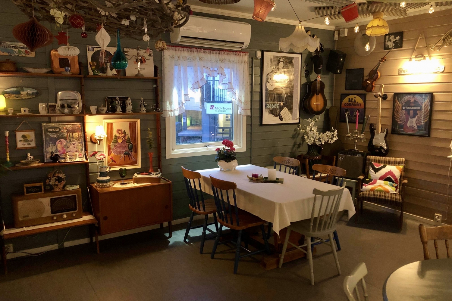 Inside of the retro cafe "Fruene på torget"