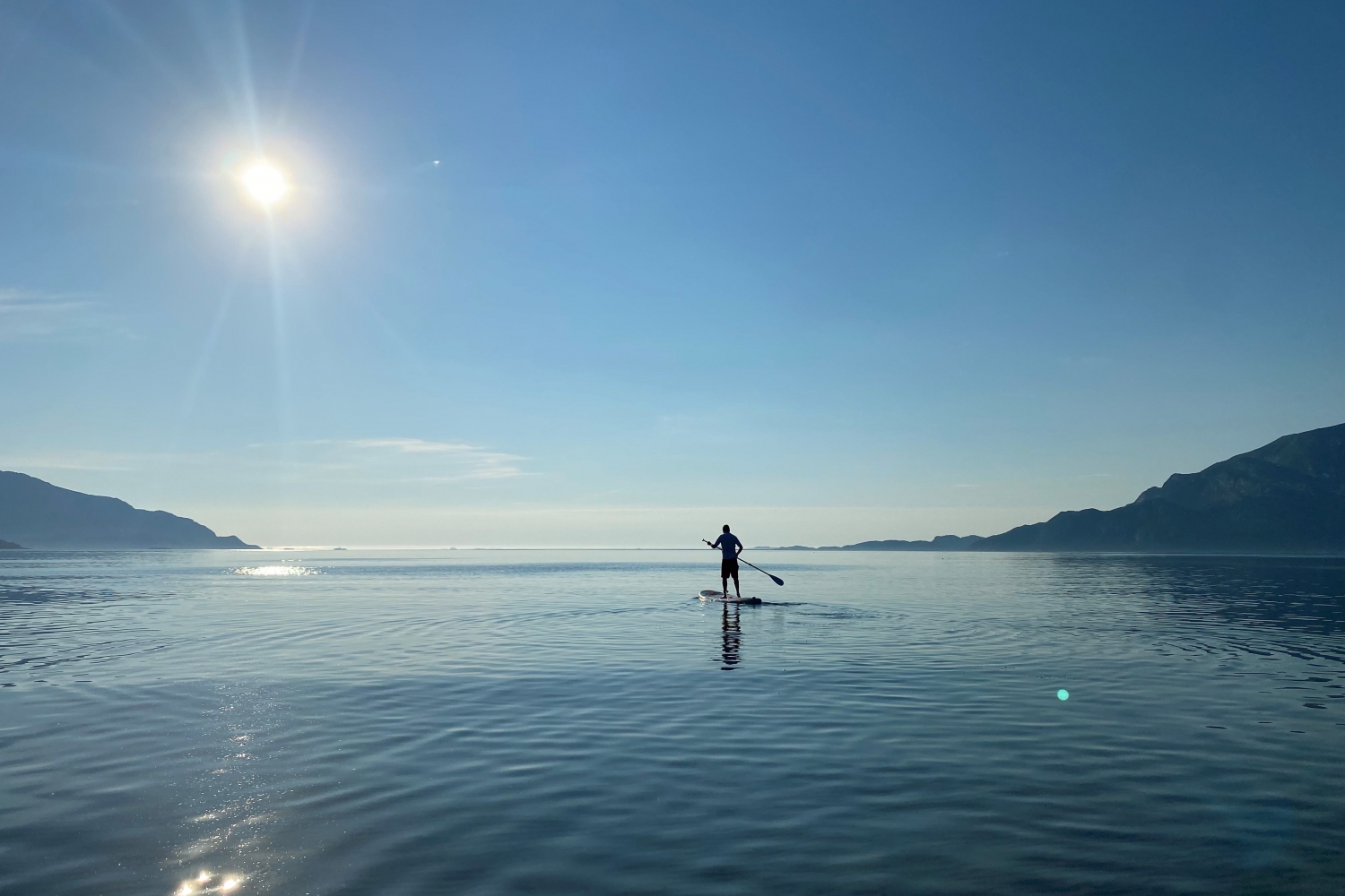 Person doing stand-up paddle in Grøtfjord