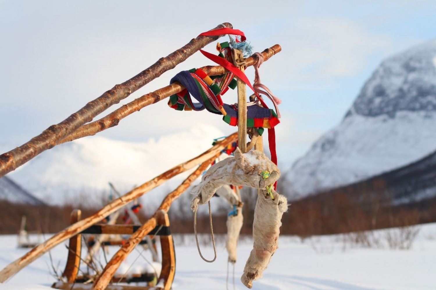 samiske gjenstander i vinterlandskap