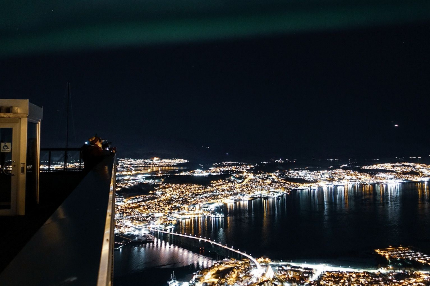 Utsikt over Tromsø fra Fjellheisen om kvelden 