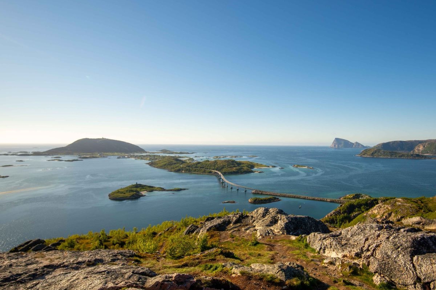 oversiktsbilde fra Ørnfløya med Sommarøy, Hillesøy og Håja