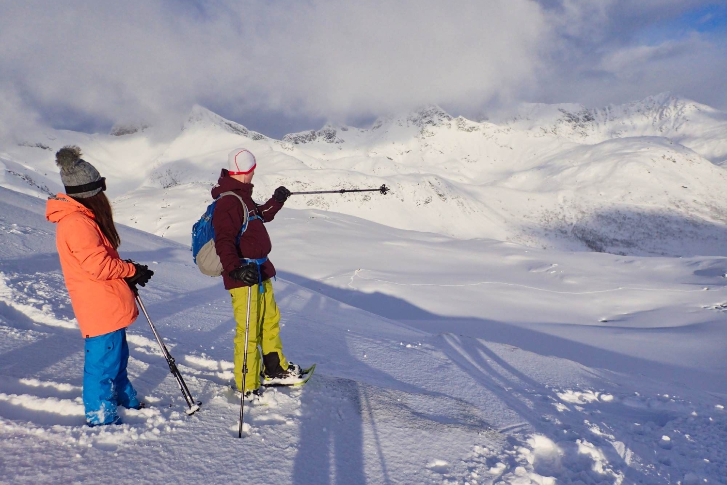 Scenic snowshoe trip over Tromsø